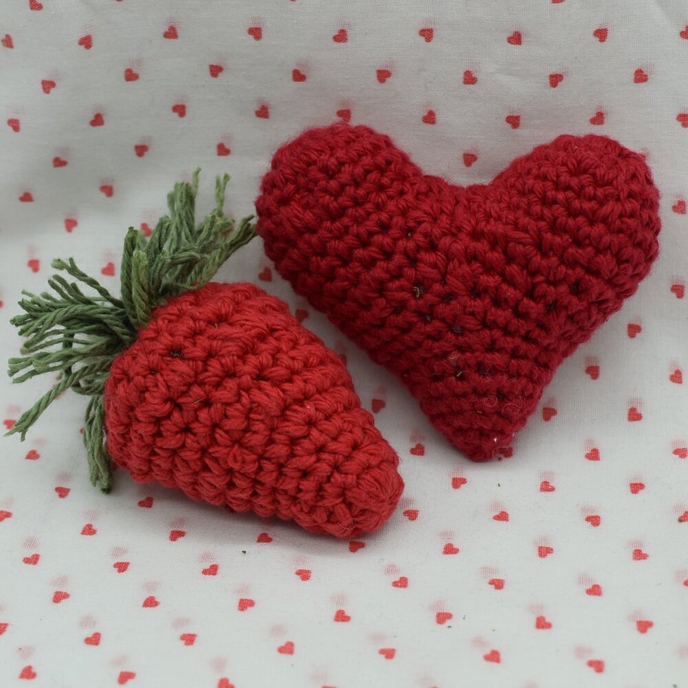 Crochet Catnip Valenties Day Cat Toys Strawberry and Heart Bundle HAND CRAFTED - Picture 4 of 6